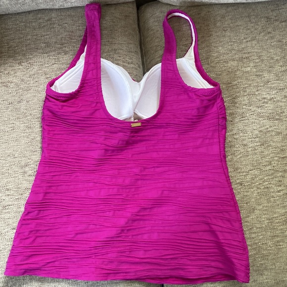 Land’s End Size 8 Tankini Top— Raspberry - Picture 3 of 8